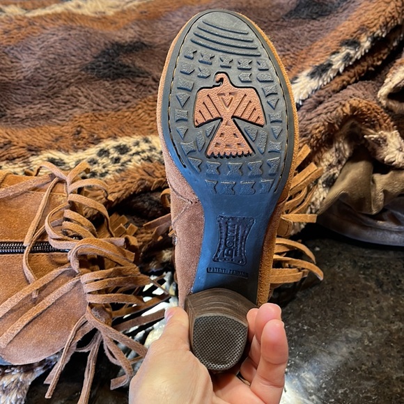 Born Fringe Moccasin Zip Up Booties with Heel - Size 6 - Stylish and Comfortable - Picture 7 of 8